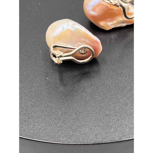 Margo Morrison Large Iridescent Baroque Pearl Clip-On Stud Sterling earrings - Picture 7 of 8